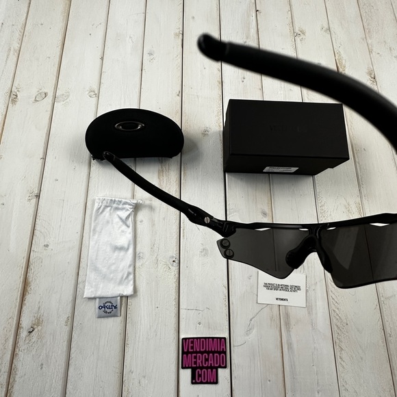 VETEMENTS SS19 SPIKED SHIELD OAKLEY 200 SHADES SUNGLASSES : BLACK - Picture 16 of 16